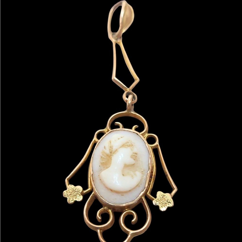 Estate 10k Antique Victorian Cameo Lavalier Pendant